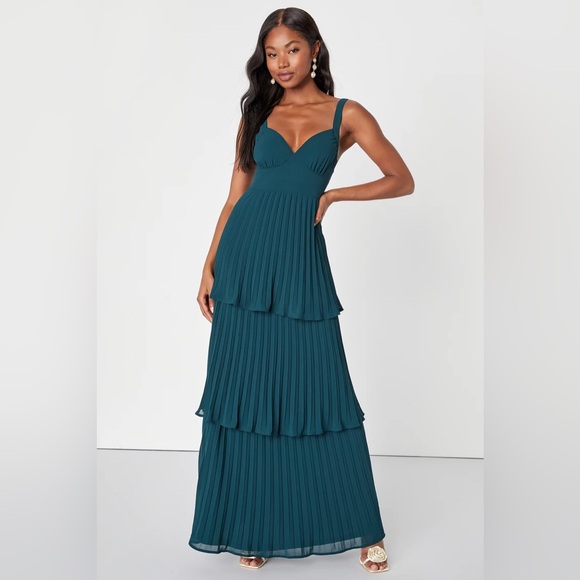 Emerald Green Pleated Tiered Backless Maxi Dress - Picture 1 of 3